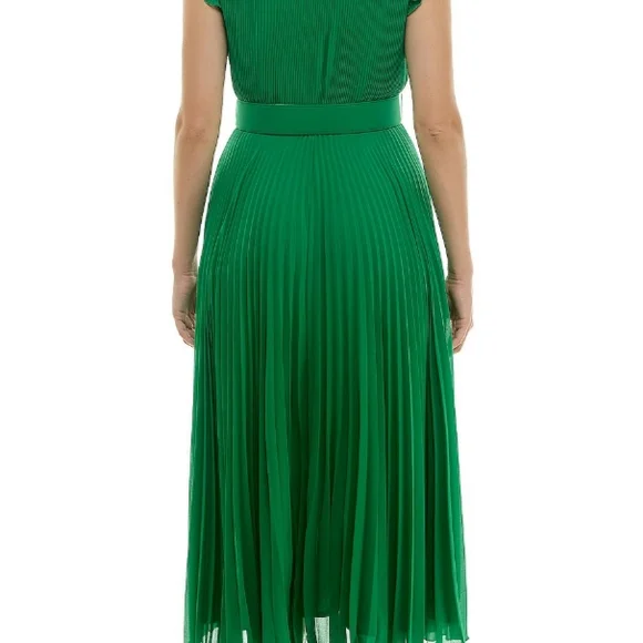Elegant Green Pleated Dress - Picture 2 of 5